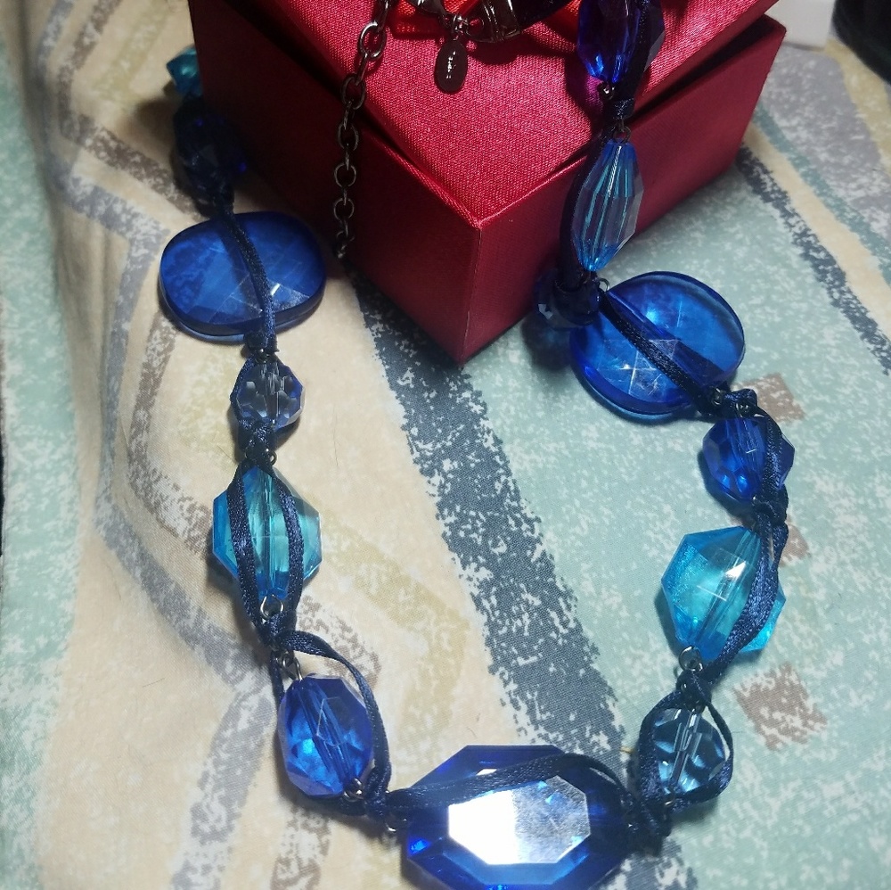 JOAN RIVERS BLUE NECKLACE & RIBBON
